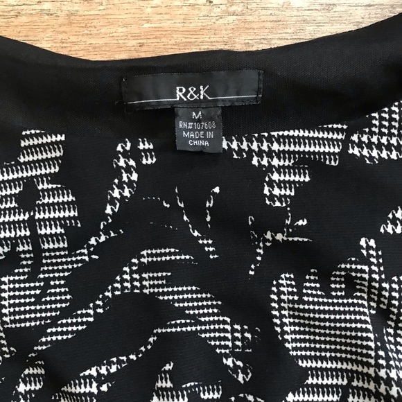 R&K Short Sleeve Wrap Dress Black White Rose Print Size Medium - Picture 6 of 9